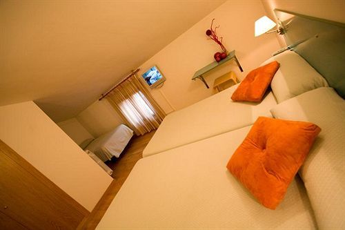 Hostal Via Lactea Бургос Экстерьер фото